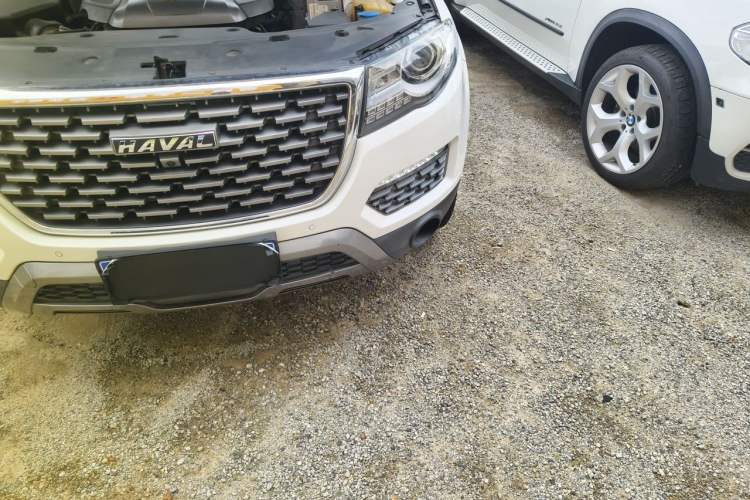 Used Haval H8 2017 2.0T Gasoline 4x4 Smart Enjoyment Version Engine Bay Left
