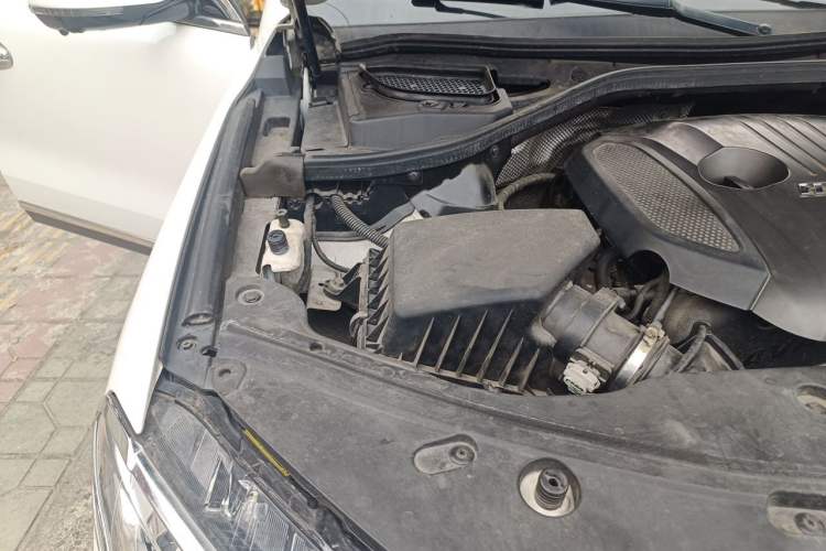 Used Haval H8 2017 2.0T Gasoline Two-Wheel Drive Smart Edition Engine Bay Right