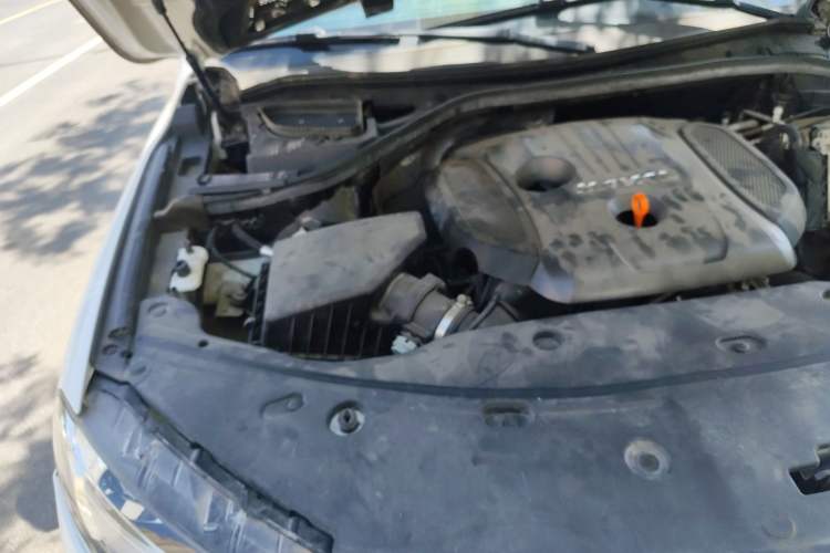 Used Haval H8 2017 2.0T Gasoline Two-Wheel Drive Enjoyment Version Engine Bay Right