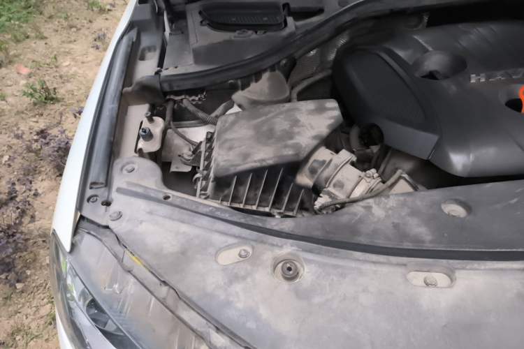 Used Haval H8 2017 2.0T Gasoline Two-Wheel Drive Smart Edition Engine Bay Right