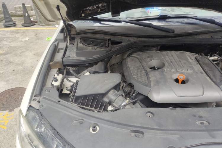 Used Haval H8 2017 2.0T Gasoline Two-Wheel Drive Smart Edition Engine Bay Right