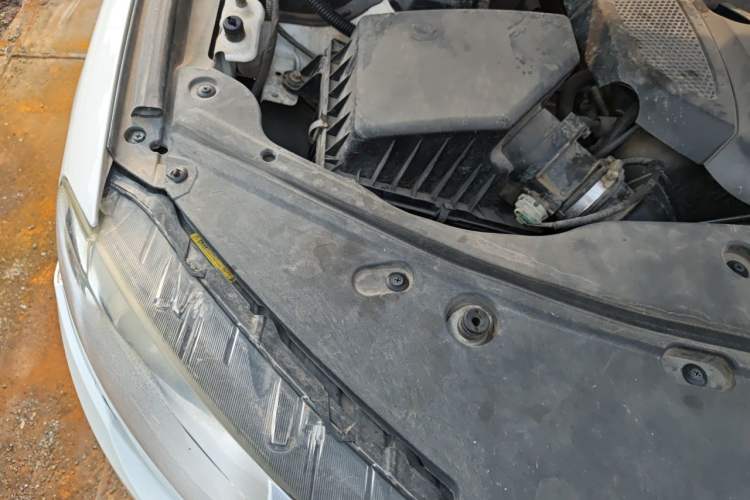 Used Haval H8 2017 2.0T Gasoline Two-Wheel Drive Enjoyment Version Engine Bay Right