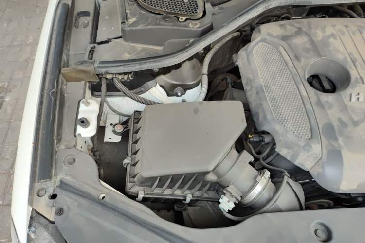 Used Haval H8 2017 2.0T Gasoline Two-Wheel Drive Enjoyment Version Engine Bay Right