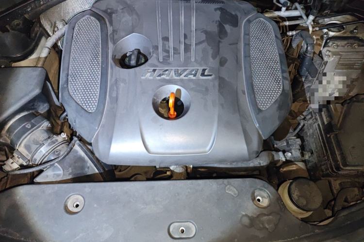 Used Haval H8 2017 2.0T Gasoline 4x4 Enjoyment Model Engine Bay
