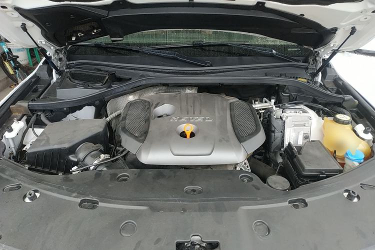 Used Haval H8 2017 2.0T Gasoline Two-Wheel Drive Smart Edition Engine Bay