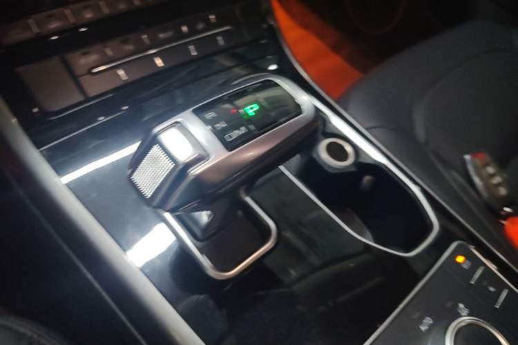 Used Haval H8 2017 2.0T Gasoline 4x4 Smart Enjoyment Version Gear Lever