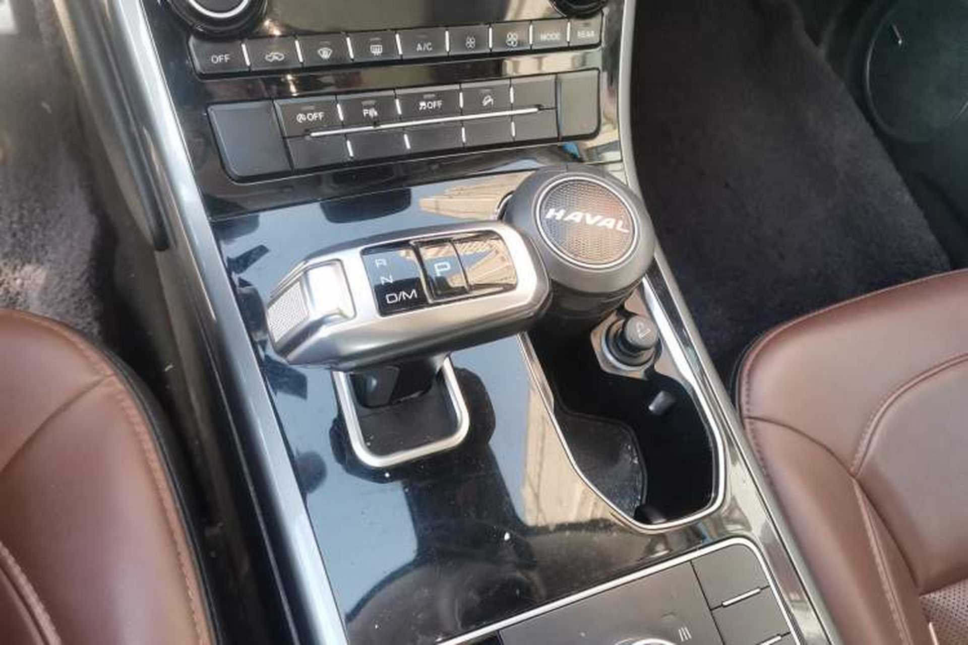 Used Haval H8 2017 2.0T Gasoline Two-Wheel Drive Smart Edition Gear Lever