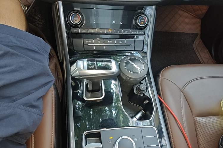 Used Haval H8 2017 2.0T Gasoline Two-Wheel Drive Enjoyment Version Gear Lever