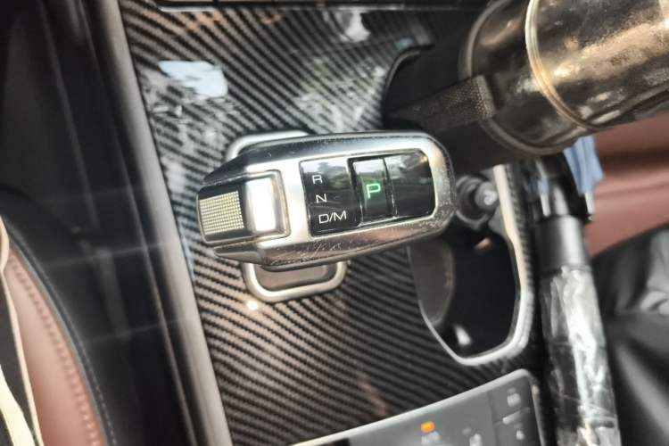 Used Haval H8 2017 2.0T Gasoline Four-Wheel Drive Luxury Model Gear Lever