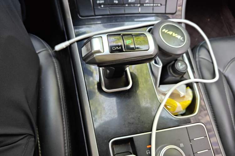 Used Haval H8 2017 2.0T Gasoline Two-Wheel Drive Enjoyment Version Gear Lever