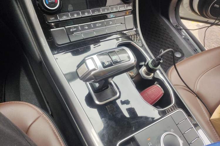 Used Haval H8 2017 2.0T Gasoline Two-Wheel Drive Smart Edition Gear Lever