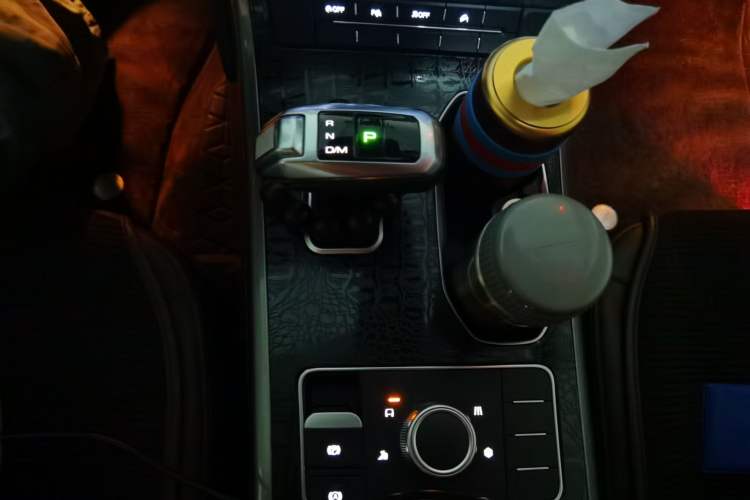 Used Haval H8 2017 2.0T Gasoline Two-Wheel Drive Smart Edition Gear Lever