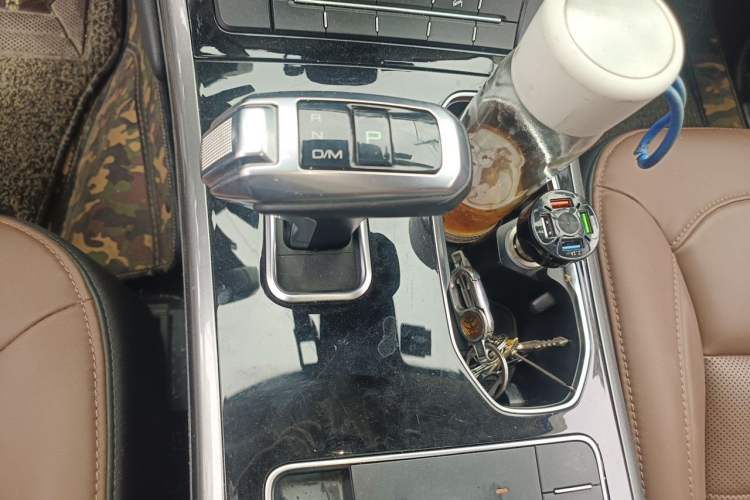 Used Haval H8 2017 2.0T Gasoline Two-Wheel Drive Smart Edition Gear Lever