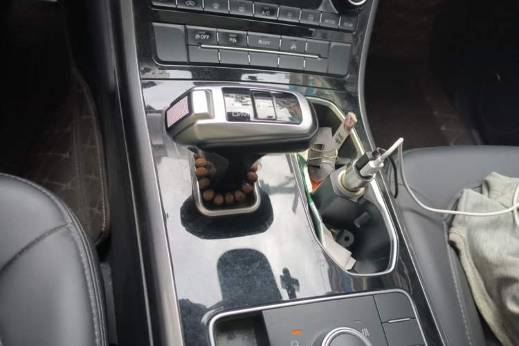 Used Haval H8 2017 2.0T Gasoline Two-Wheel Drive Smart Edition Gear Lever