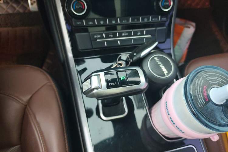 Used Haval H8 2017 2.0T Gasoline Two-Wheel Drive Smart Edition Gear Lever
