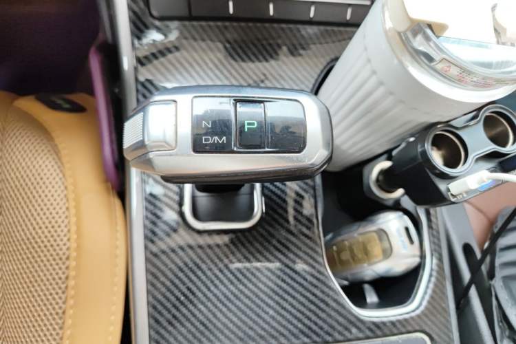 Used Haval H8 2017 2.0T Gasoline Two-Wheel Drive Enjoyment Version Gear Lever