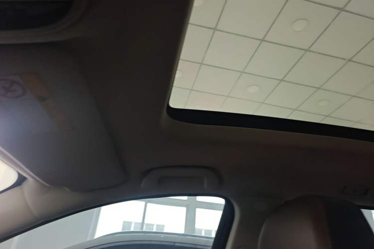 Used Haval H8 2017 2.0T Gasoline Two-Wheel Drive Smart Edition Headliner