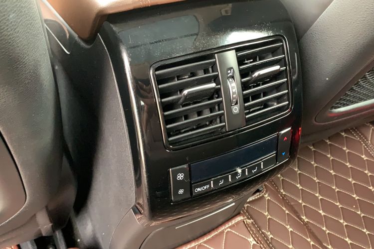 Used Haval H8 2017 2.0T Gasoline Two-Wheel Drive Enjoyment Version Interior 1