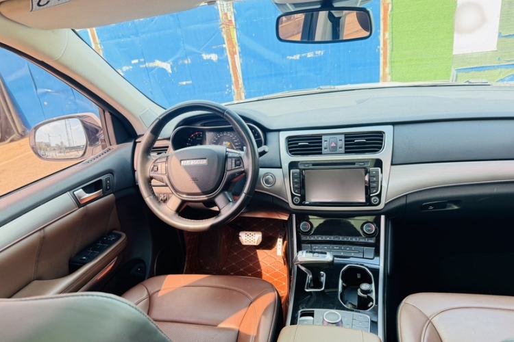 Used Haval H8 2017 2.0T Gasoline 4x4 Enjoyment Model Interior 1