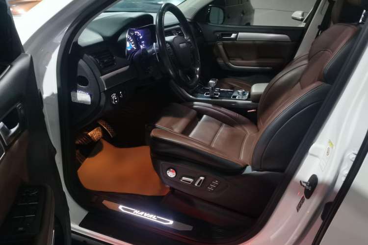 Used Haval H8 2017 2.0T Gasoline Four-Wheel Drive Luxury Model Interior 2