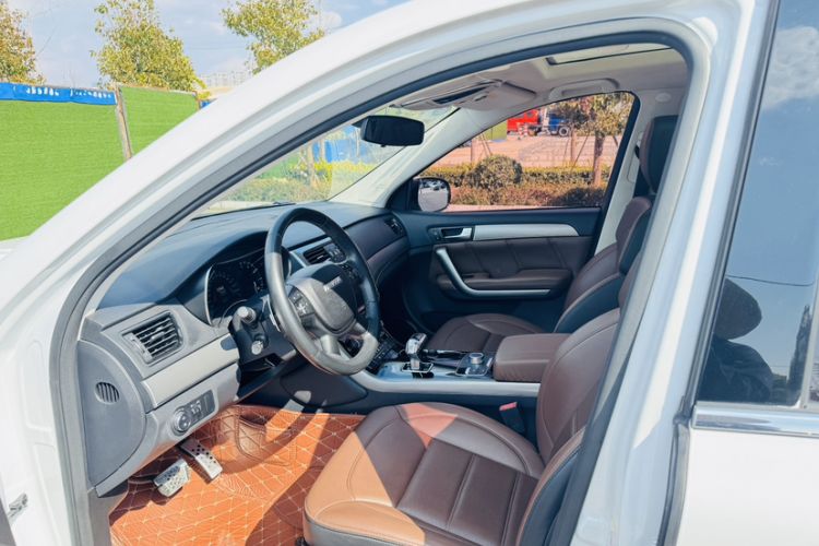 Used Haval H8 2017 2.0T Gasoline 4x4 Enjoyment Model Interior 2