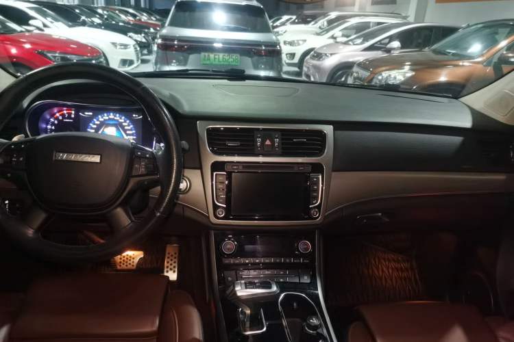 Used Haval H8 2017 2.0T Gasoline Four-Wheel Drive Luxury Model Interior 3