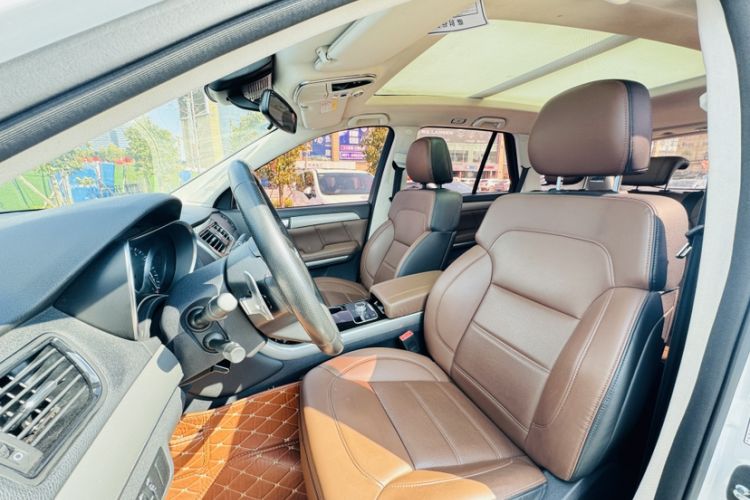 Used Haval H8 2017 2.0T Gasoline 4x4 Enjoyment Model Interior 3