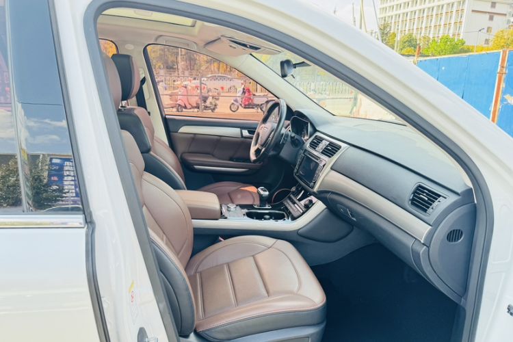 Used Haval H8 2017 2.0T Gasoline 4x4 Enjoyment Model Interior 5