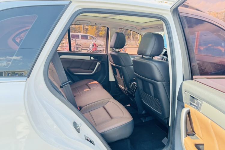 Used Haval H8 2017 2.0T Gasoline 4x4 Enjoyment Model Interior 6