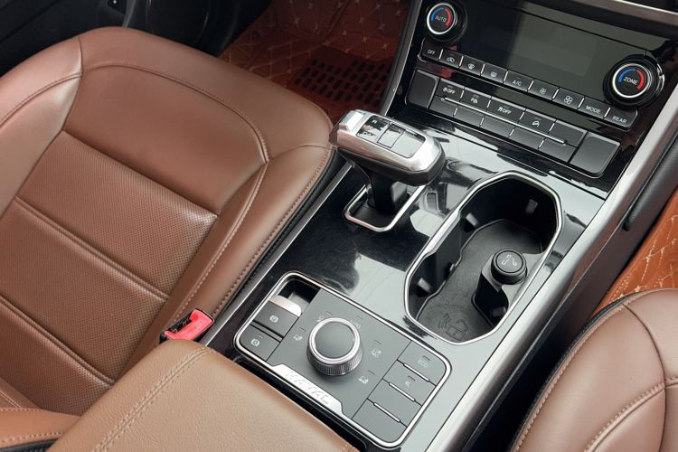 Used Haval H8 2017 2.0T Gasoline 4x4 Enjoyment Model Interior 8