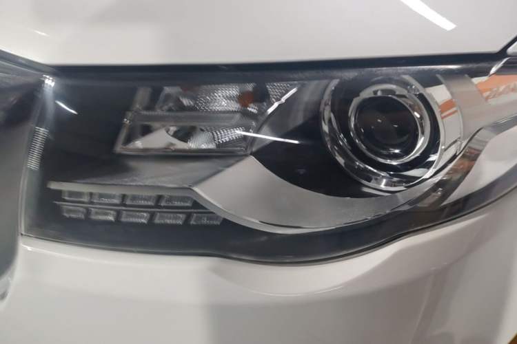 Used Haval H8 2017 2.0T Gasoline 4x4 Smart Enjoyment Version Left Front Headlight