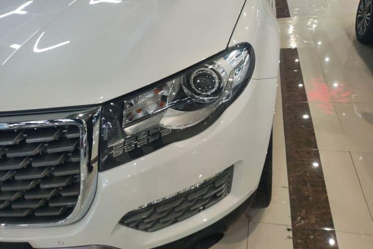 Used Haval H8 2017 2.0T Gasoline Two-Wheel Drive Enjoyment Version Left Front Headlight