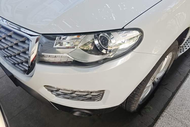 Used Haval H8 2017 2.0T Gasoline Two-Wheel Drive Enjoyment Version Left Front Headlight