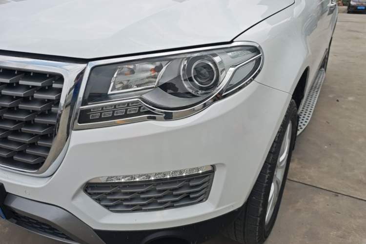 Used Haval H8 2017 2.0T Gasoline Two-Wheel Drive Smart Edition Left Front Headlight