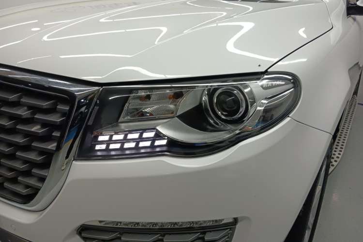 Used Haval H8 2017 2.0T Gasoline Two-Wheel Drive Enjoyment Version Left Front Headlight