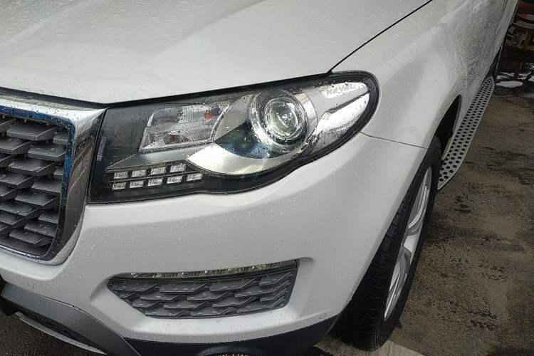 Used Haval H8 2017 2.0T Gasoline Two-Wheel Drive Smart Edition Left Front Headlight