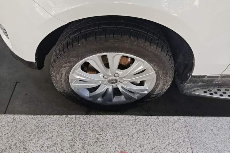 Used Haval H8 2017 2.0T Gasoline Two-Wheel Drive Enjoyment Version Left Front Wheel Hub