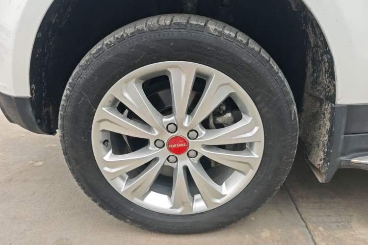 Used Haval H8 2017 2.0T Gasoline Two-Wheel Drive Smart Edition Left Front Wheel Hub