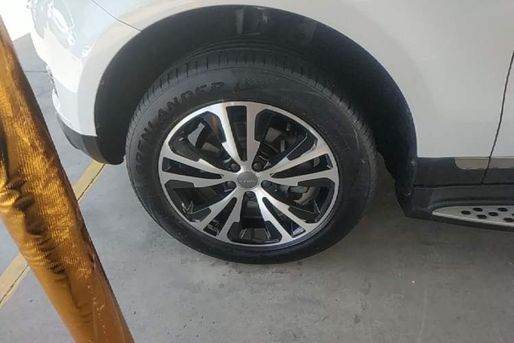 Used Haval H8 2017 2.0T Gasoline Two-Wheel Drive Enjoyment Version Left Front Wheel Hub