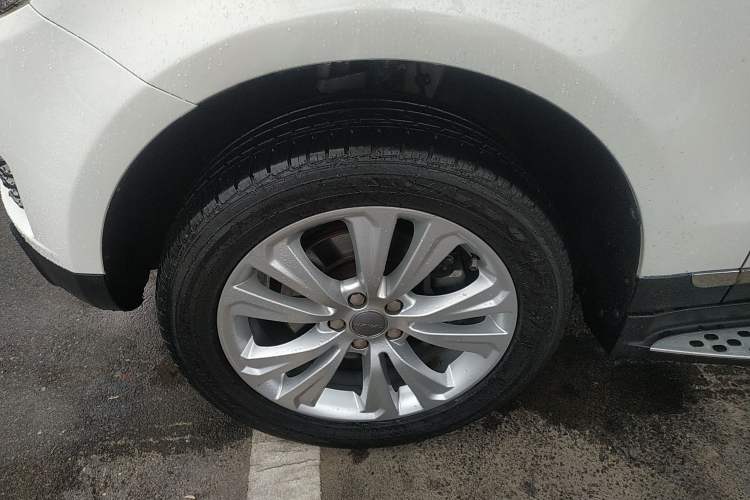 Used Haval H8 2017 2.0T Gasoline Two-Wheel Drive Smart Edition Left Front Wheel Hub