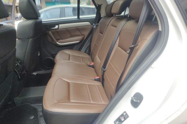 Used Haval H8 2017 2.0T Gasoline Two-Wheel Drive Smart Edition Left Rear Seat