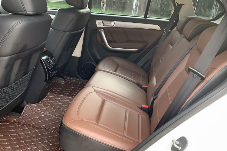 Used Haval H8 2017 2.0T Gasoline Two-Wheel Drive Enjoyment Version Left Rear Seat