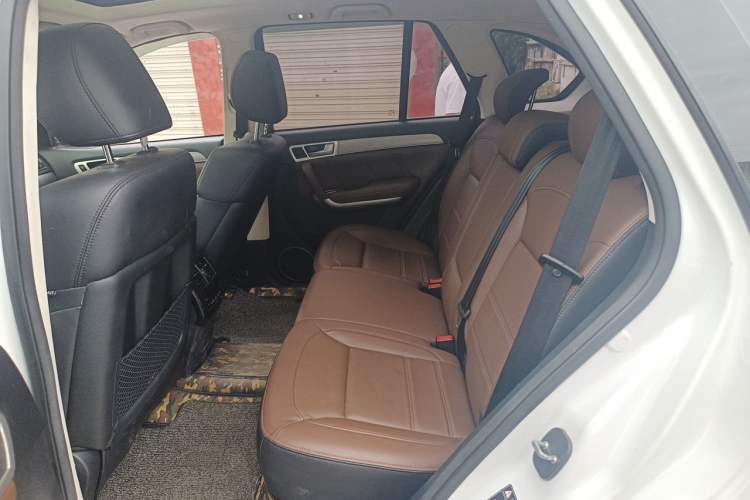 Used Haval H8 2017 2.0T Gasoline Two-Wheel Drive Smart Edition Left Rear Seat