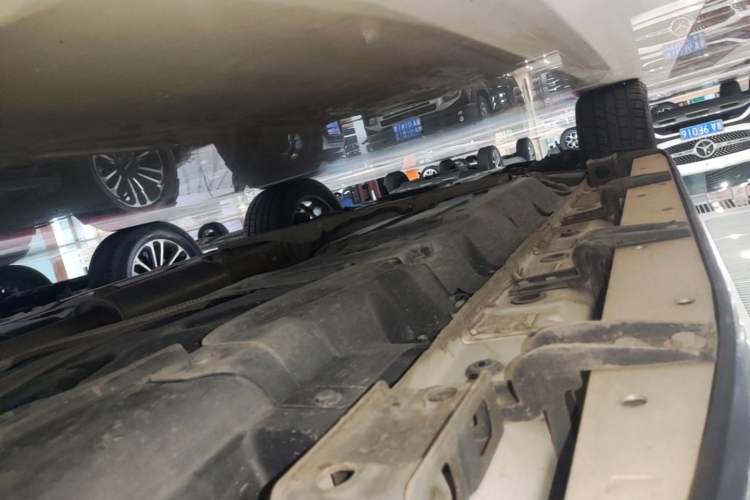 Used Haval H8 2017 2.0T Gasoline Two-Wheel Drive Enjoyment Version Left Side Sill