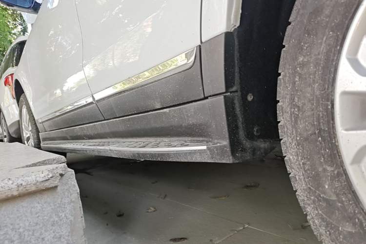 Used Haval H8 2017 2.0T Gasoline Two-Wheel Drive Enjoyment Version Left Side Sill