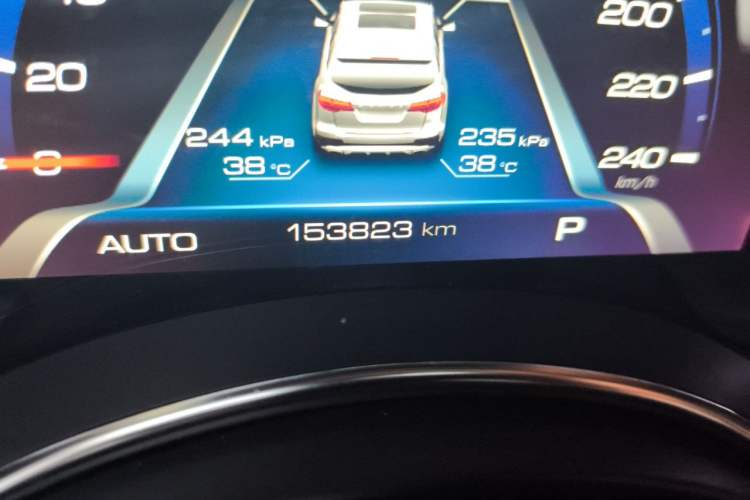 Used Haval H8 2017 2.0T Gasoline Four-Wheel Drive Luxury Model Odometer Close Up