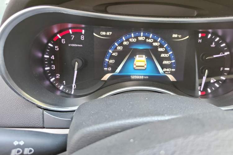 Used Haval H8 2017 2.0T Gasoline Two-Wheel Drive Enjoyment Version Odometer Close Up