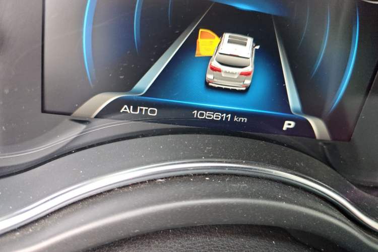Used Haval H8 2017 2.0T Gasoline 4x4 Enjoyment Model Odometer Close Up