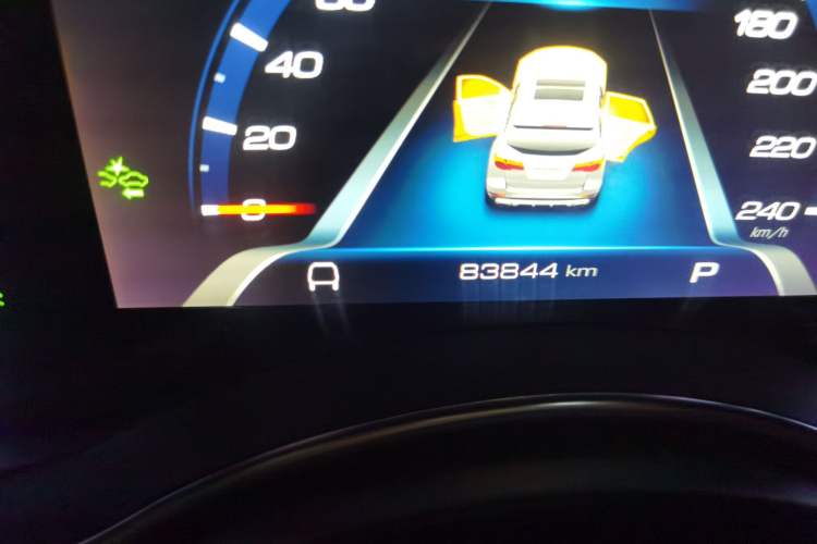 Used Haval H8 2017 2.0T Gasoline Two-Wheel Drive Smart Edition Odometer Close Up