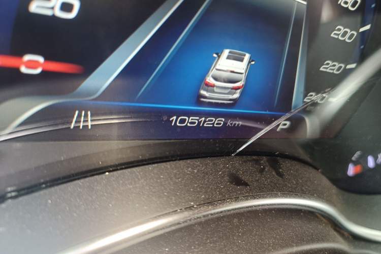 Used Haval H8 2017 2.0T Gasoline Two-Wheel Drive Smart Edition Odometer Close Up